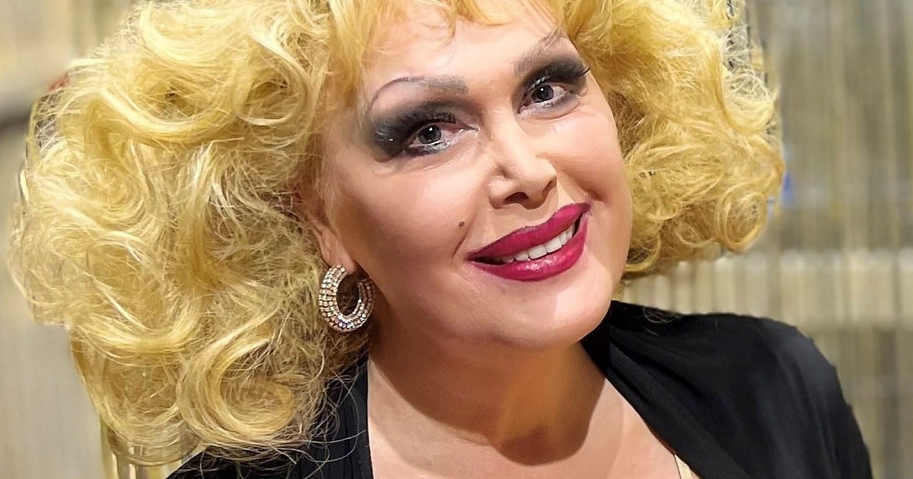 Gloria Gray gibt Erinnerungsstücke an Museum