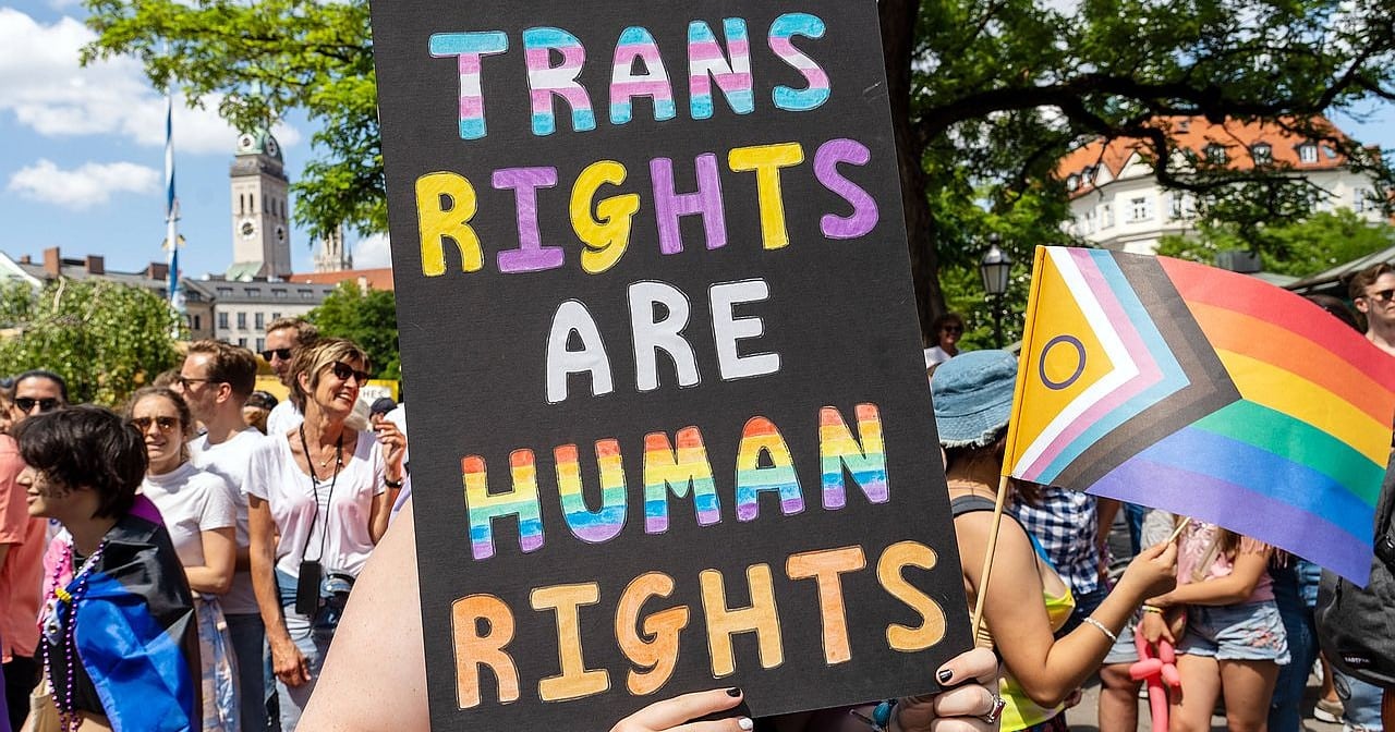 Minderheiten-Rechte fallen zuerst, bevor es ans große Ganze geht