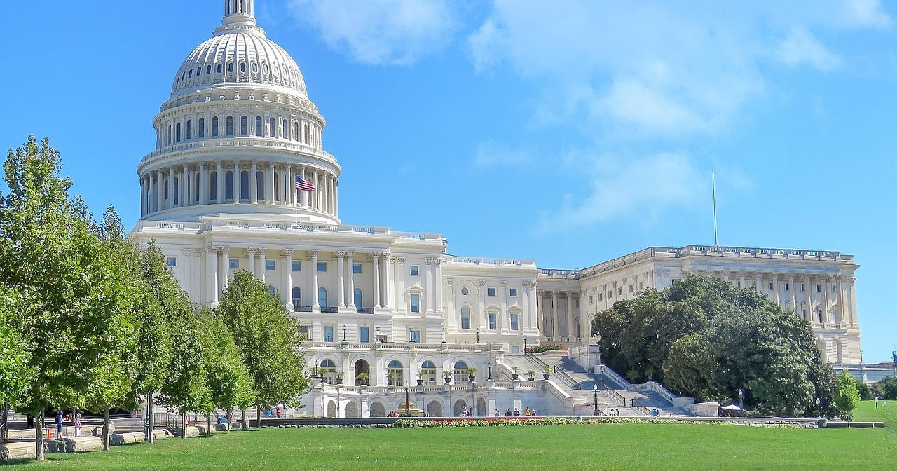 US-Kongress: Gegen Trans-Verbot im Militär, aber für Trans-Verbot im Sport