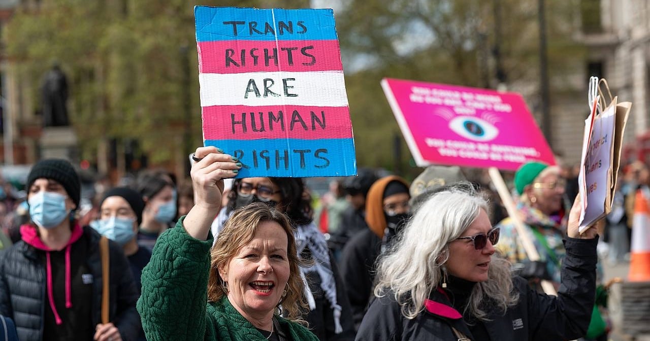 Geld und Medien befördern Großbritanniens Trans-Backlash