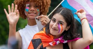 Berlin: Hunderte bei Demo „Hände weg von Trans Leben!“